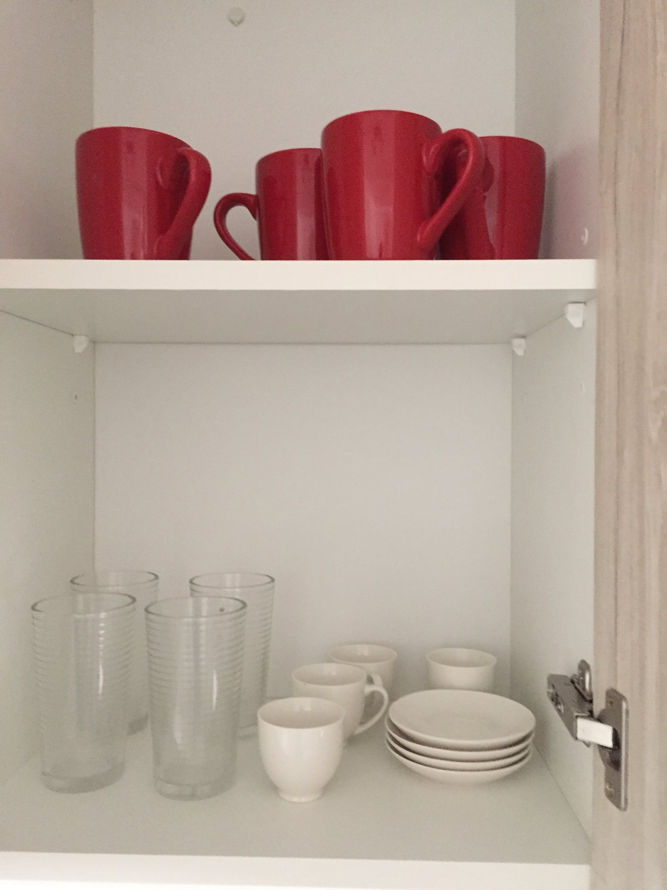 Vajilla y tazas disponibles